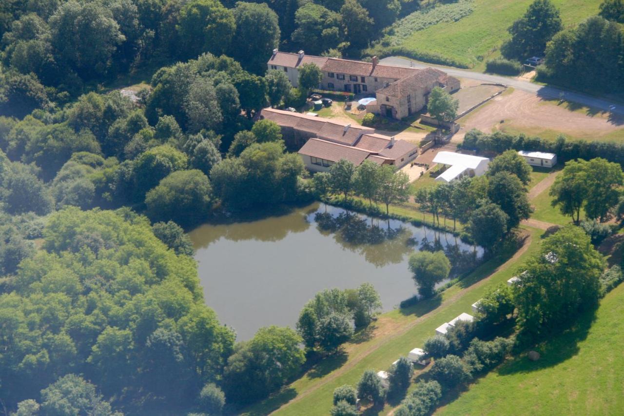 Hotel Logis De L'Aubonniere Chaille-sous-les-Ormeaux Exteriér fotografie