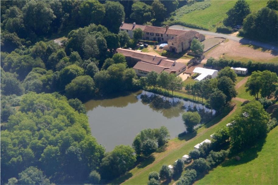 Hotel Logis De L'Aubonniere Chaille-sous-les-Ormeaux Exteriér fotografie